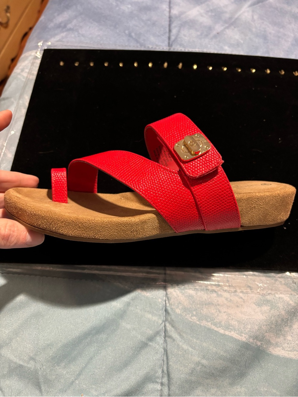 Giani Bernini Red Leather Toe-Ring Slide Sandal with Gold Logo Accent - Picture 7 of 9